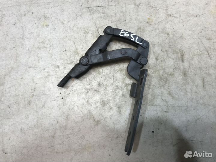 8240333 Петля капота левая бмв Е65