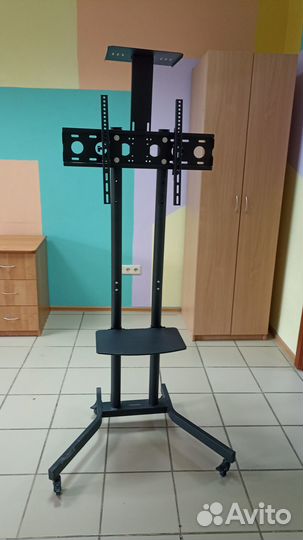 Стойка для телевизора на колесах