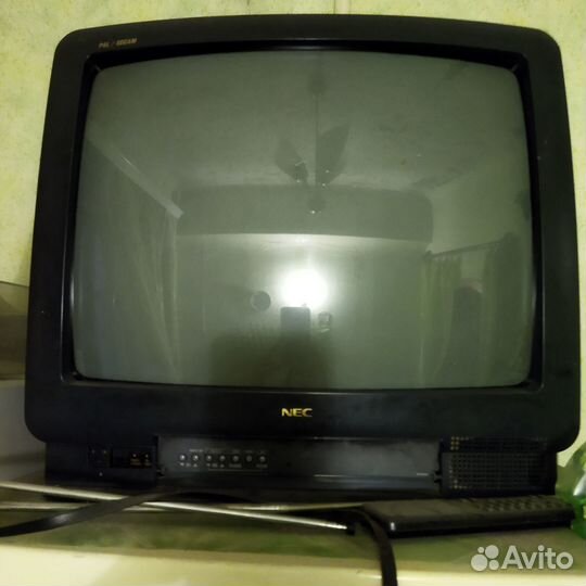 Телевизор, тумбочка