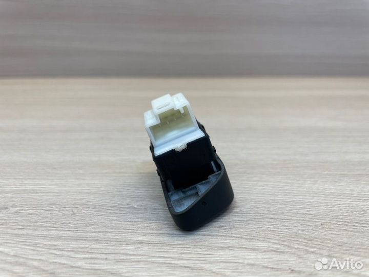 Кнопка блокировки дверей Volkswagen Polo