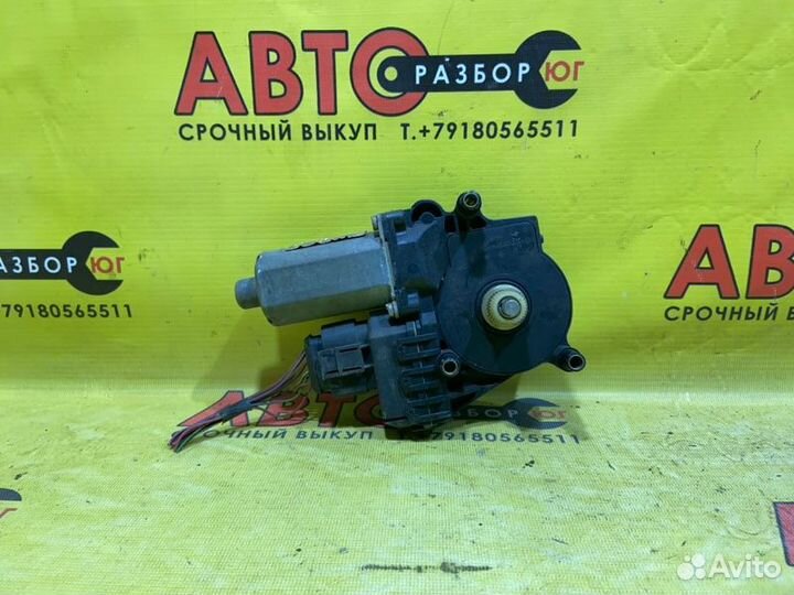 Мотор стеклоподъемника задний левый Audi A6 C5 APU