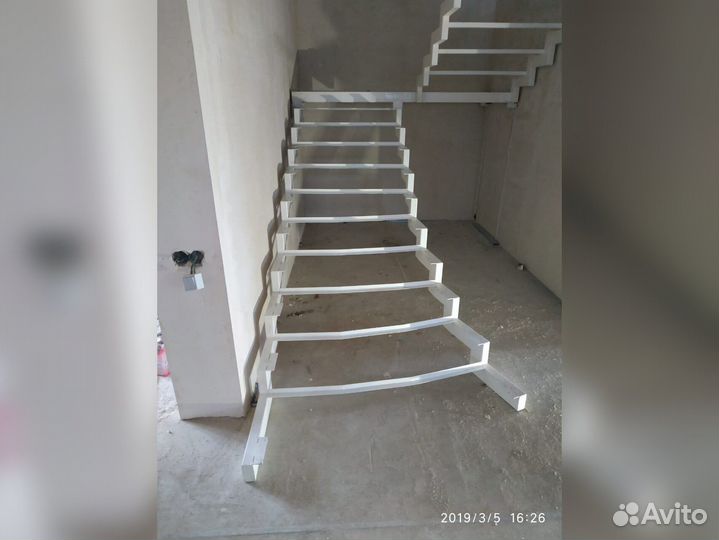 Лестница на второй этаж под заказ