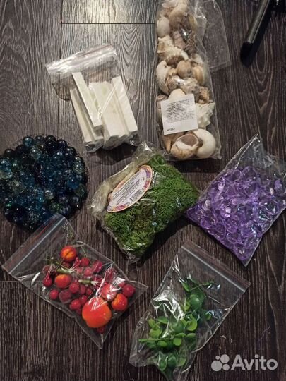 Контейнер с материалами для творчества