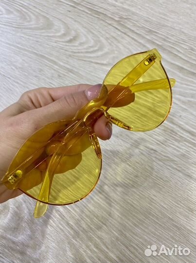 Солнечные очки женские