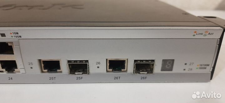 Коммутатор D-Link DES-3528