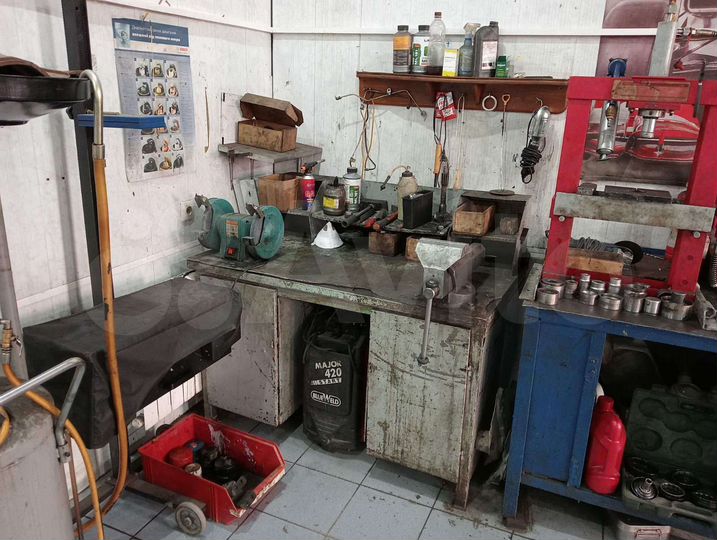 Гараж, > 30 м²