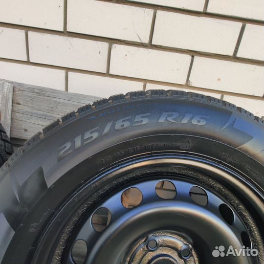 Pirelli Ice Zero 215/65 R16 с дисками VAG 6.5x16