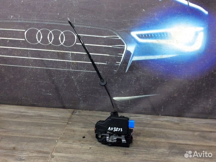 Замок двери передний правый Volkswagen Golf 5