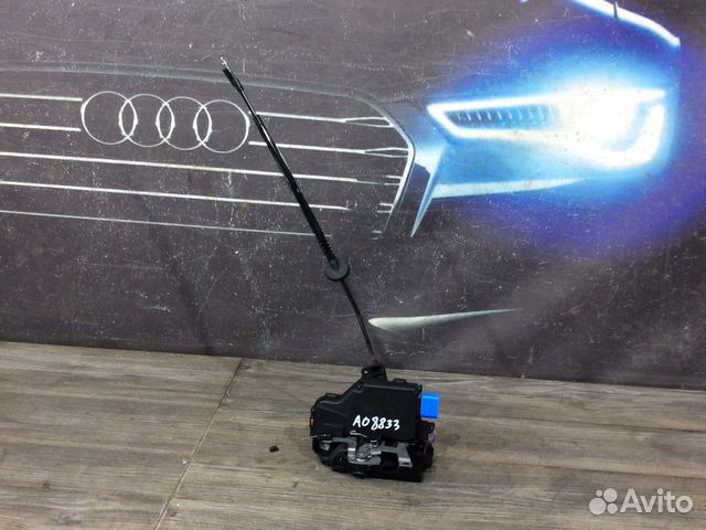 Замок двери передний правый Volkswagen Golf 5