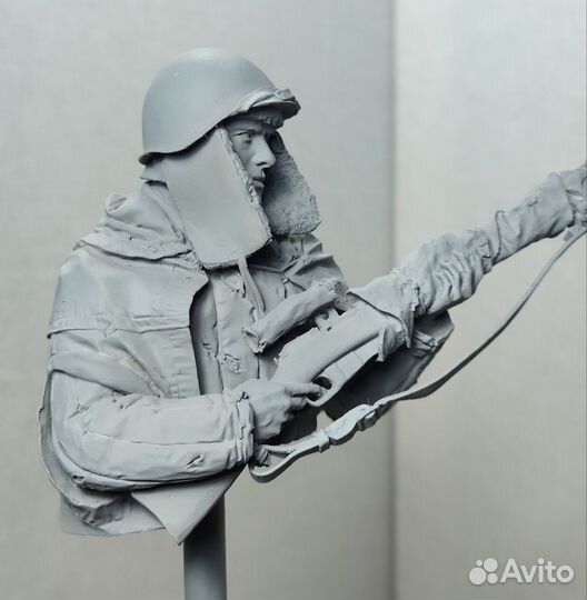 Настольная фигурка