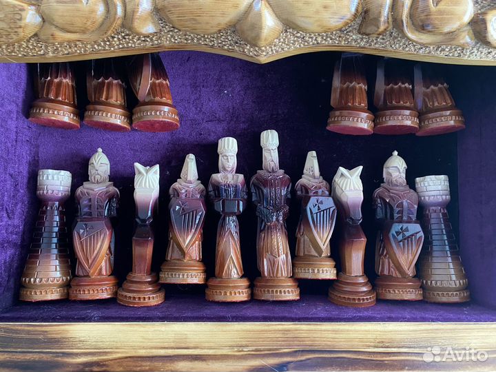 Шахматный стол с фигурами, ручная работа