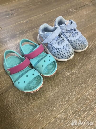 Crocs и кроссовки