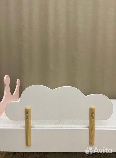 Детская кровать с бортиком