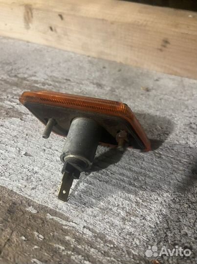 Поворотник ваз 2103