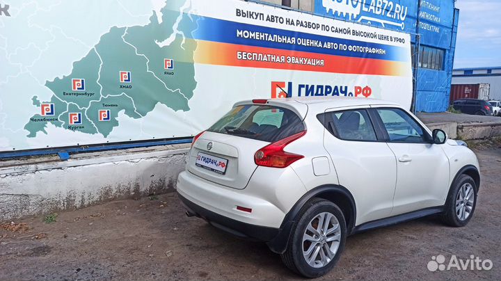 Ручка двери внутренняя левая Nissan Juke (F15) 806711HA0B