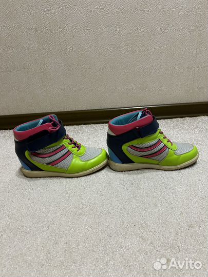 Кроссовки сникерсы