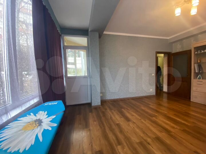 2-к. квартира, 70 м², 2/4 эт.