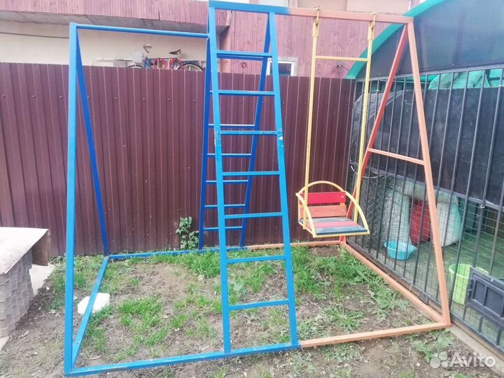 Детские качели уличные