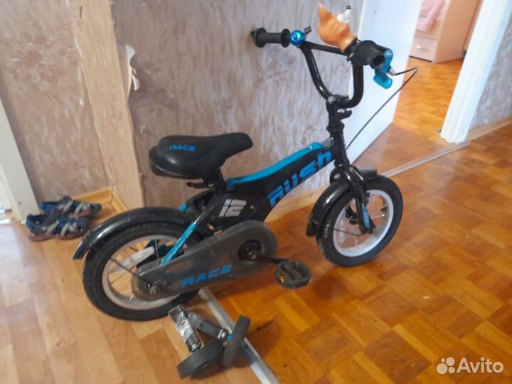 Продам детский велосипед 4х и 2х колесный