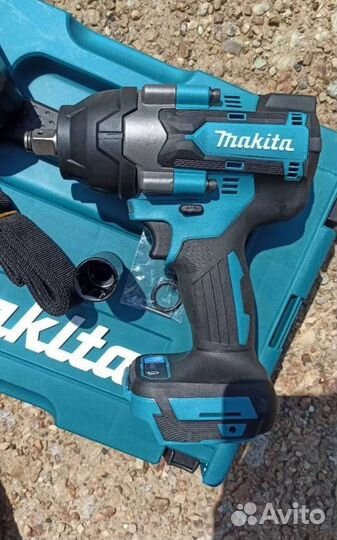 Аккумуляторный гайковерт Makita 700 Нм