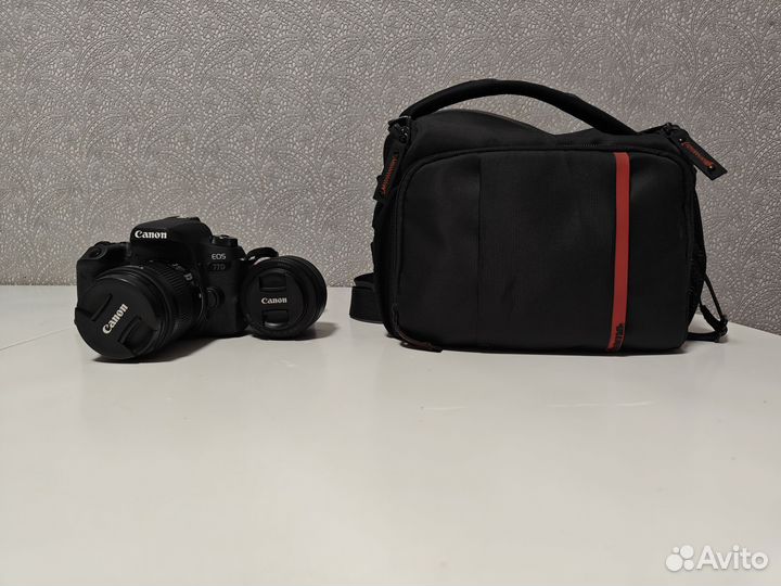 Зеркальный фотоаппарат Canon EOS 77D