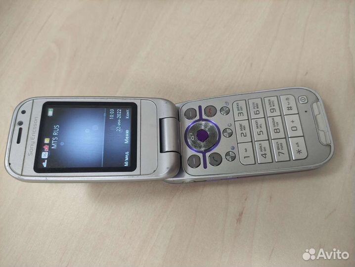 Телефон Sony Ericsson z750i