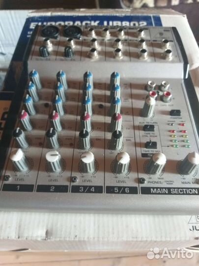 Микшерный пульт Behringer Eurorack UB802