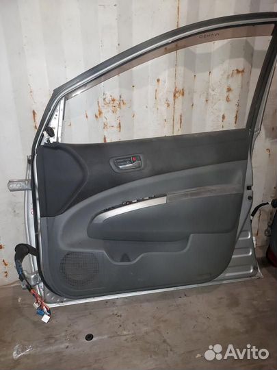Дверь передняя правая Toyota Prius 2 NHW20