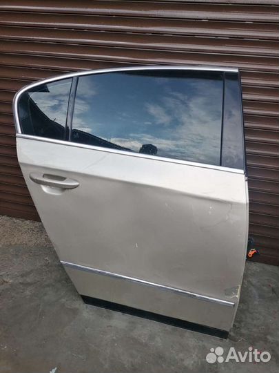 Дверь фольцваген пассат Б6/passat b6