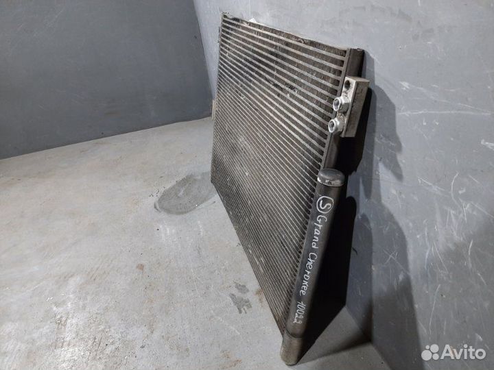 Радиатор кондиционера Jeep Grand Cherokee WK2