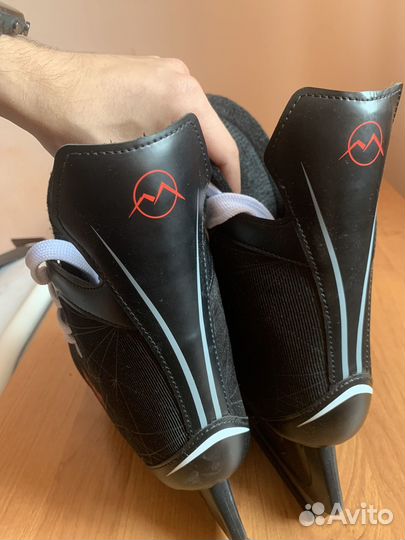 Хокейные коньки Detroit