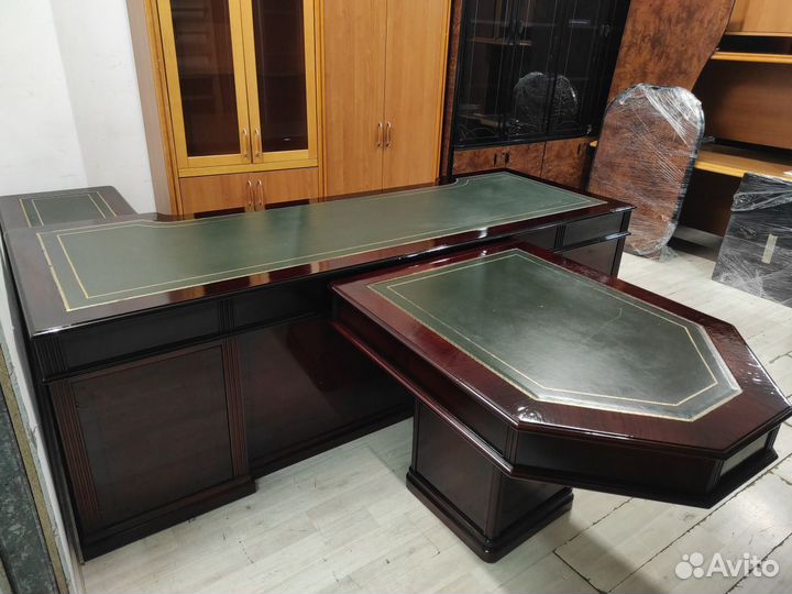 Стол руководителя с брифингом ART moble б/у 02197