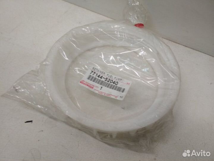 Крышка топливного насоса Toyota Corolla E150