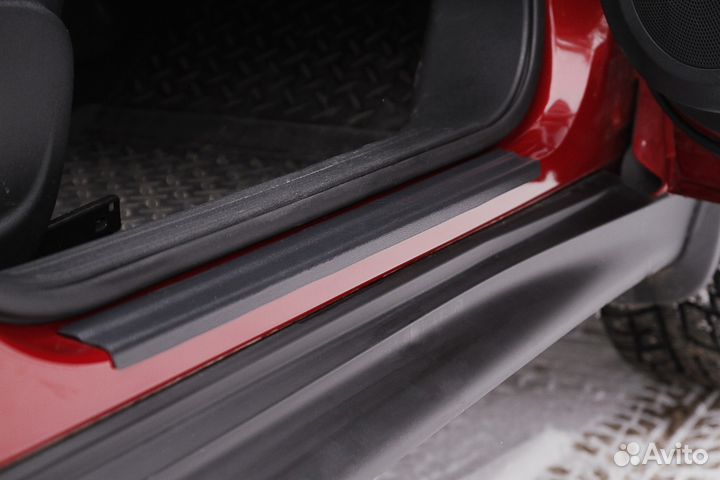 Накладки на пороги Nissan Juke (10+) RA