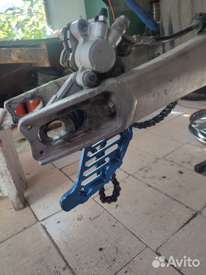 Защита заднего тормозного диска на мотоцикл