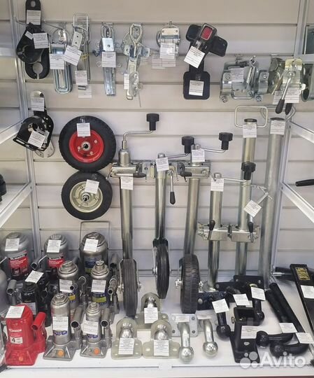 Поворотный кронштейн для опорного колеса