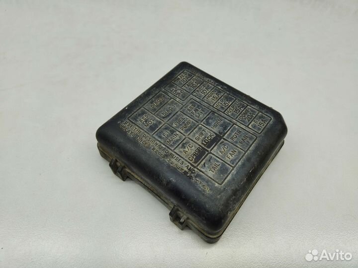 Крышка блока предохранителей Suzuki Cultus GC21S