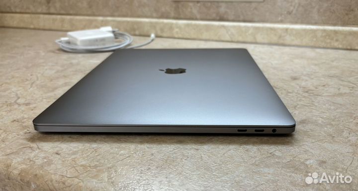 MacBook Pro 15 2018 256GB