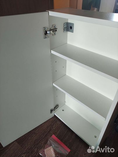 Шкаф с зеркалом в ванную