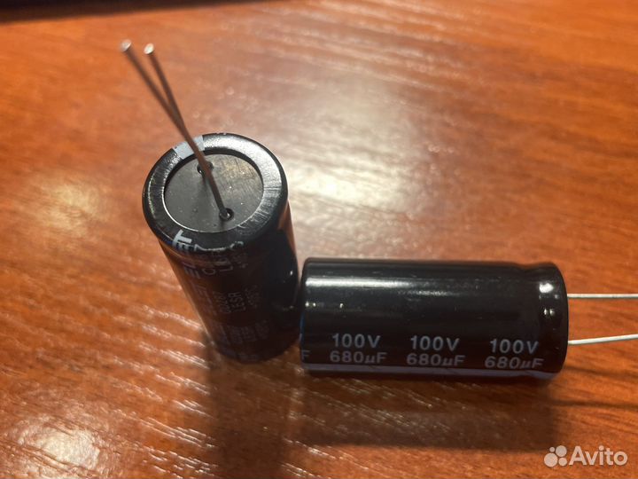 Конденсатор 680 мкф 100в 18х40 CD287