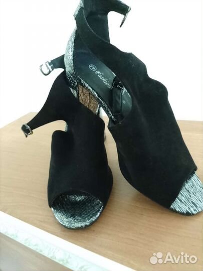 Босоножки летние женские