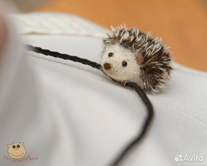 Ручной работы ёжик кулон из шерсти валяный