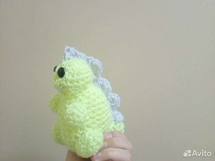 Вязаная игрушка динизаврик