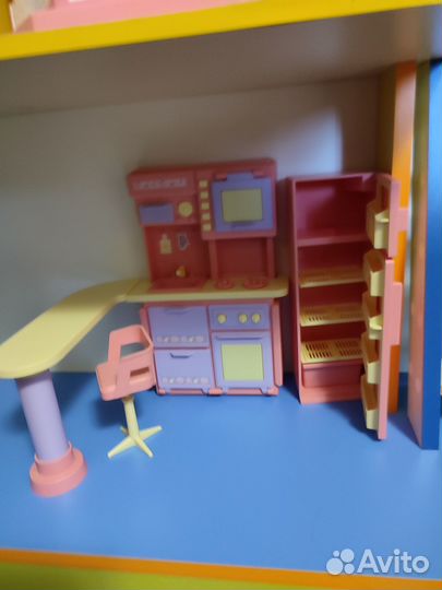 Кукольный домик с мебелью