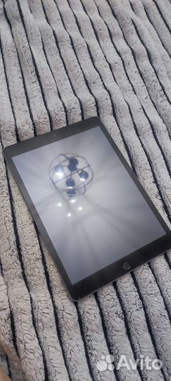 iPad 7th Gen (Wi-Fi + Cellular)