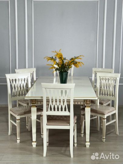 Стол и стулья