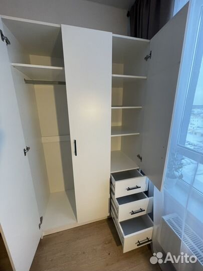 Шкаф трехдверный с ящиками «Лофт»