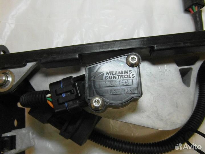 Педаль газа автокрана Zoomlion