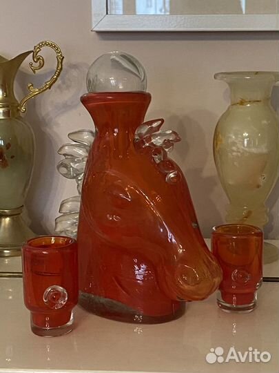 Штоф с двумя рюмками в виде лошадиной головы