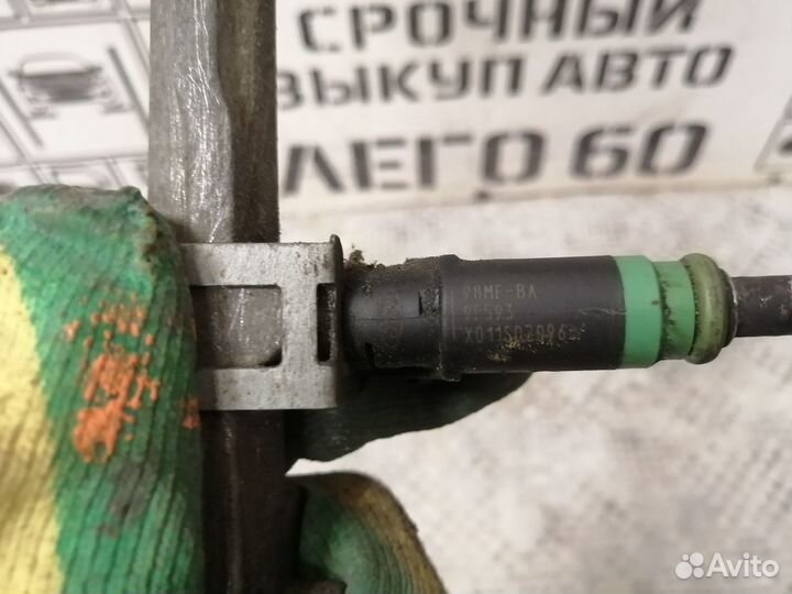 Рейка топливная с форсунками для Ford Focus I